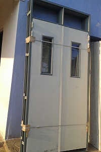 View panel doors 200x300